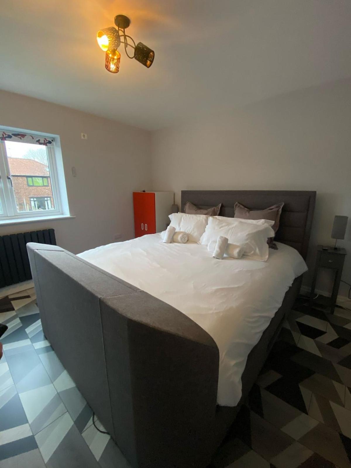 Beautiful 5 Bedroom Home Sleeps 12 People In Μάντσεστερ Εξωτερικό φωτογραφία